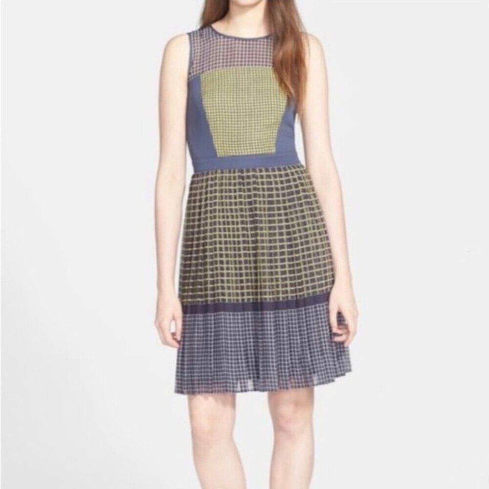Halogen Geometric Pleated Dress Petite 8P Sleeveless Fit Flare Midi Work - Picture 2 of 9